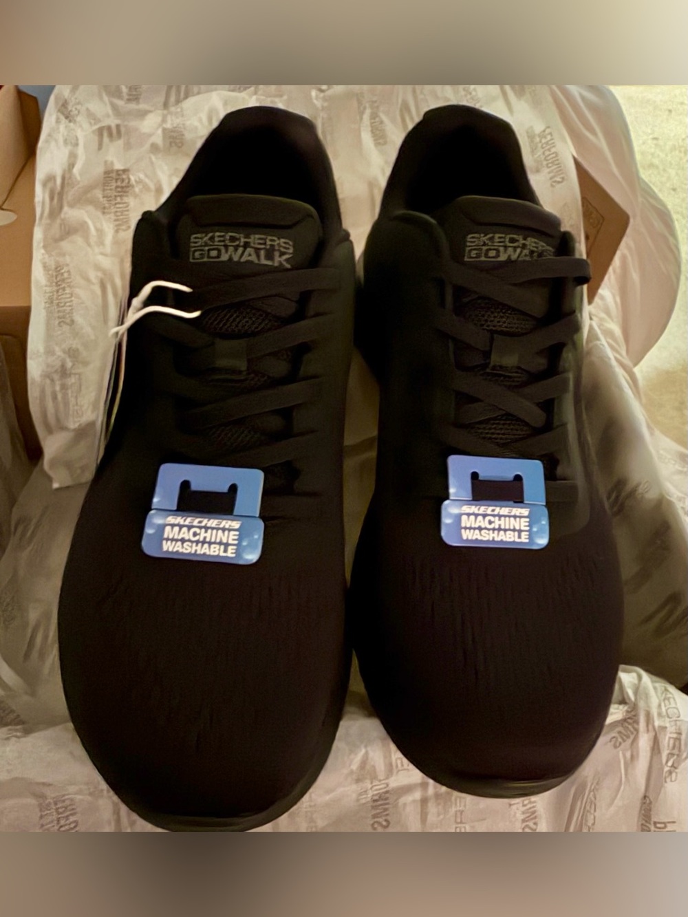 NEW SKECHERS GOWALK Sz 9.5 Women’s Black Sneakers. Machine washable. Slip On.